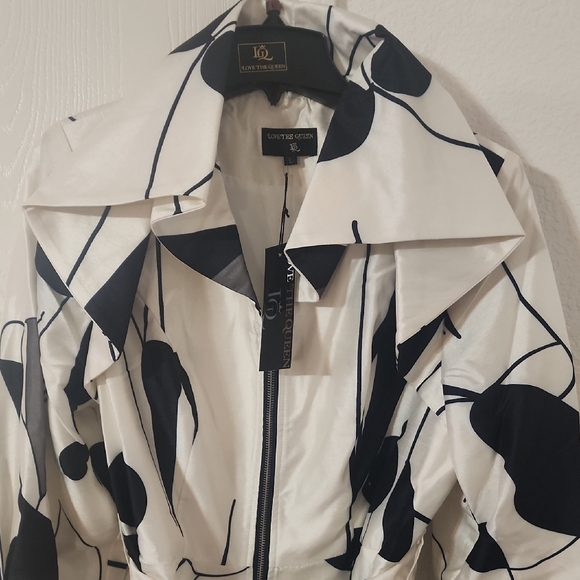 Love Me Queen Black and White Trench Coat - Picture 3 of 13